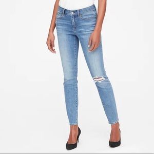 NWT Mid Rise Curvy True Skinny Jeans